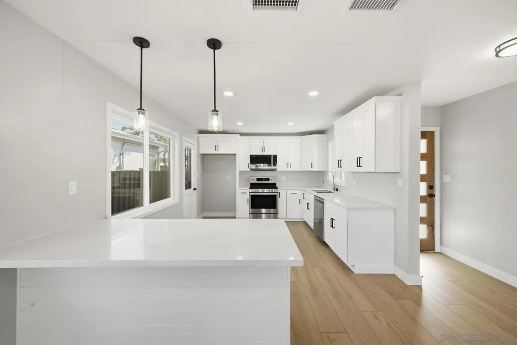 2990 Greyling Dr, San Diego, California 92123 home-pic-5